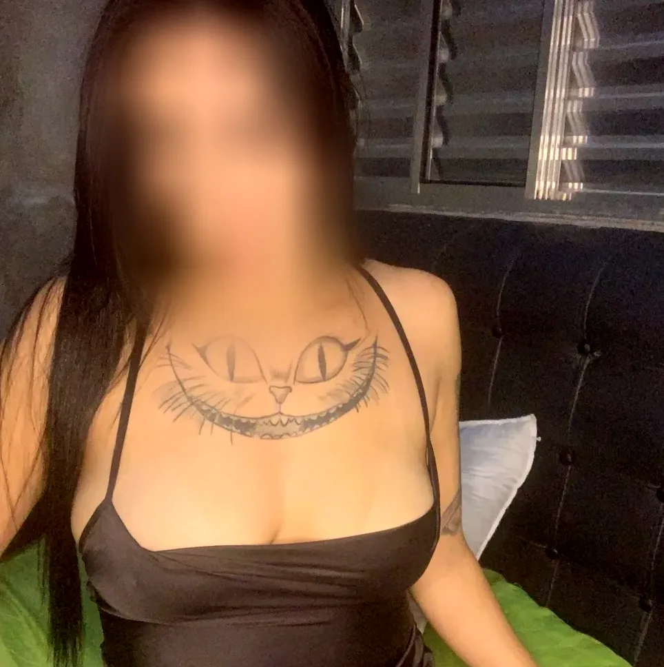 Evie, 27