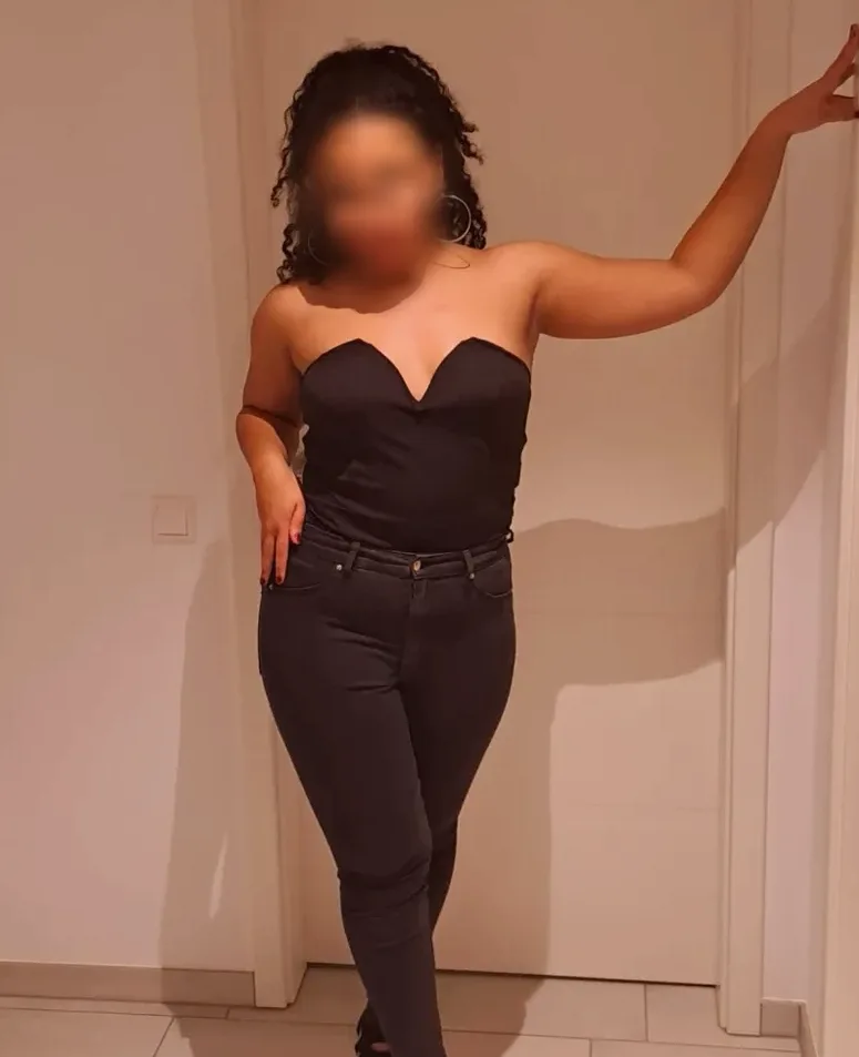 Sophie, 27